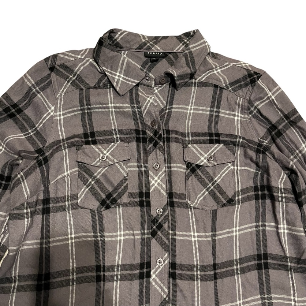 Torrid Plaid Button-Up Shirt Gray and Black Size 1 - Picture 3 of 7